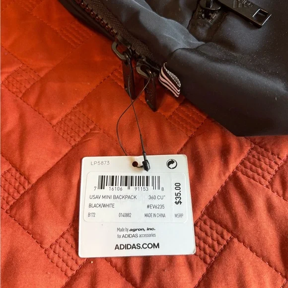 🚨4/$20 Sale!🚨 Mini Adidas backpack (Purse size) NWT USA Volleyball - Picture 2 of 5